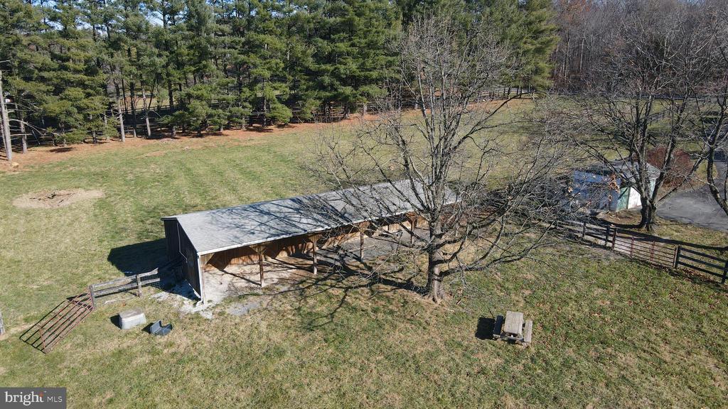 18985 AIRMONT ROAD