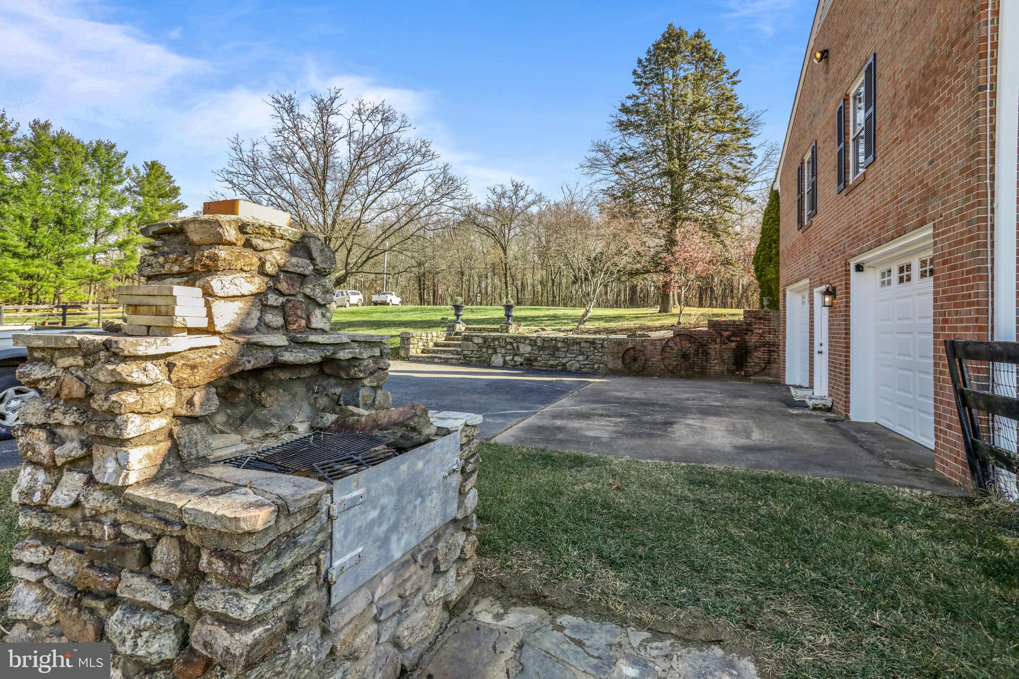 18985 AIRMONT ROAD