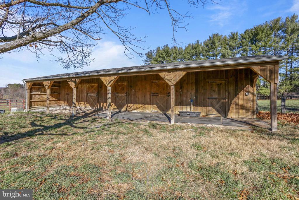 18985 AIRMONT ROAD