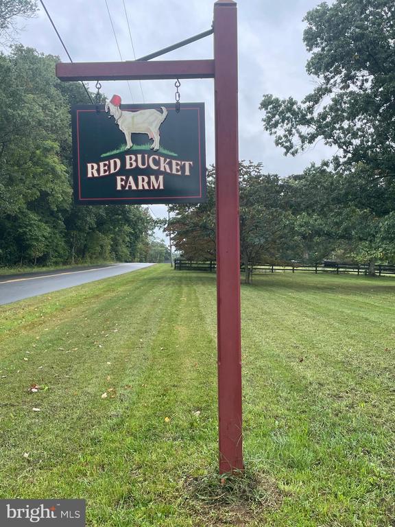 18985 AIRMONT ROAD