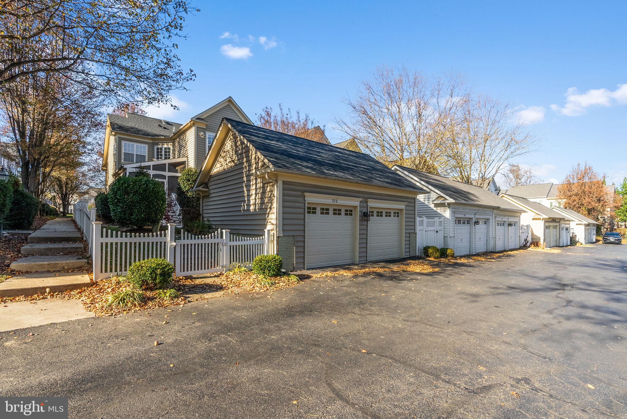 538 GENTLEWOOD SQUARE