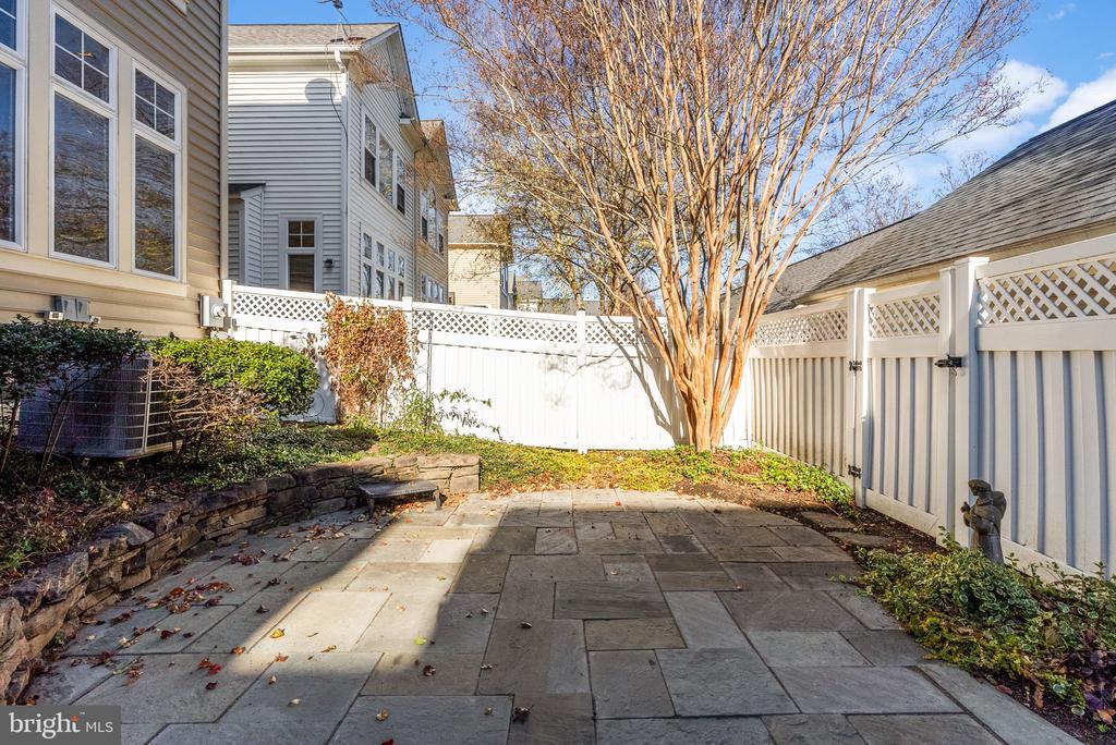 538 GENTLEWOOD SQUARE