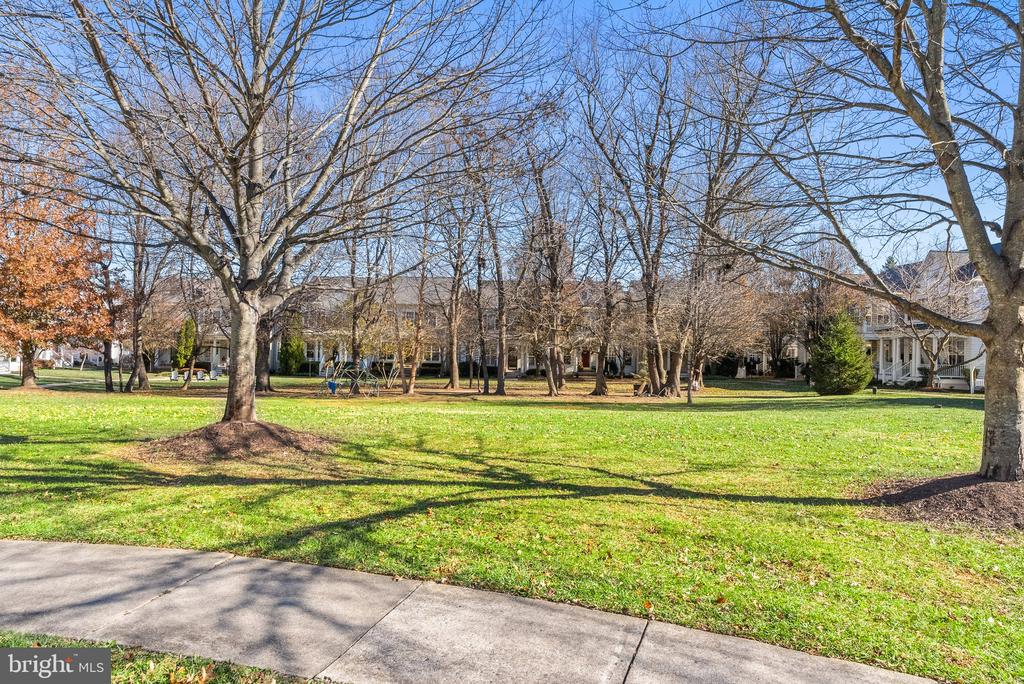 538 GENTLEWOOD SQUARE