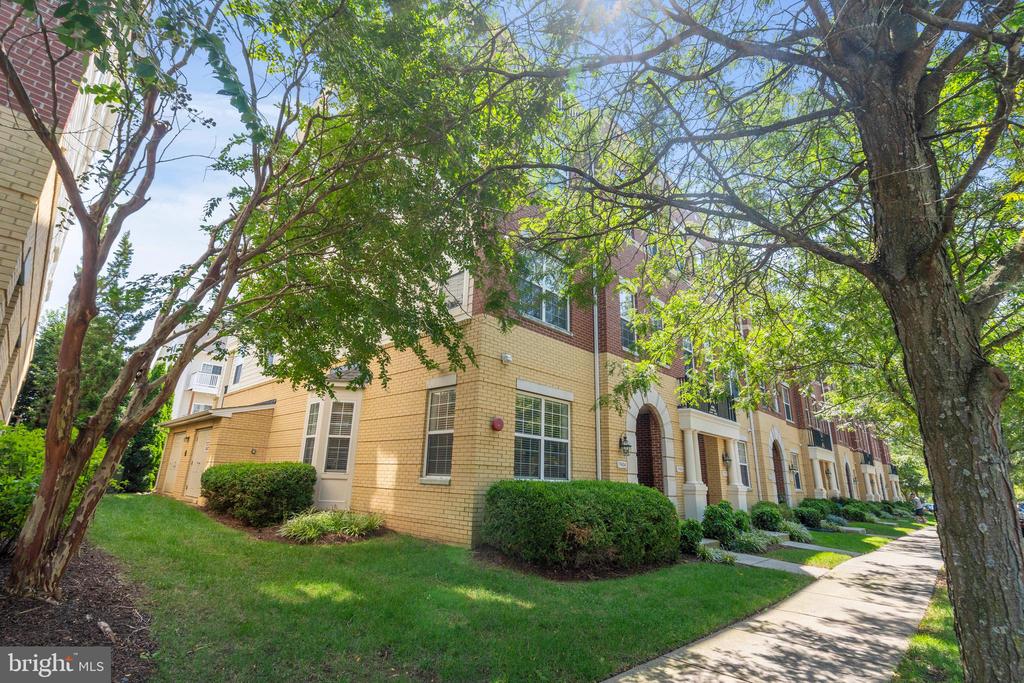 19404 DIAMOND LAKE DRIVE