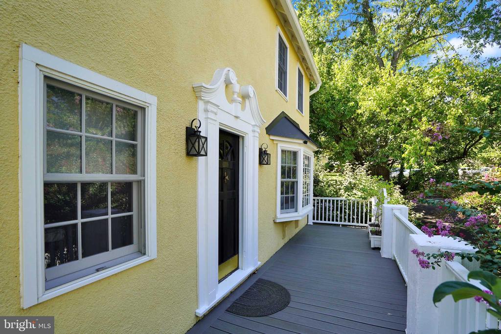 100 GARDEN COTTAGE LANE