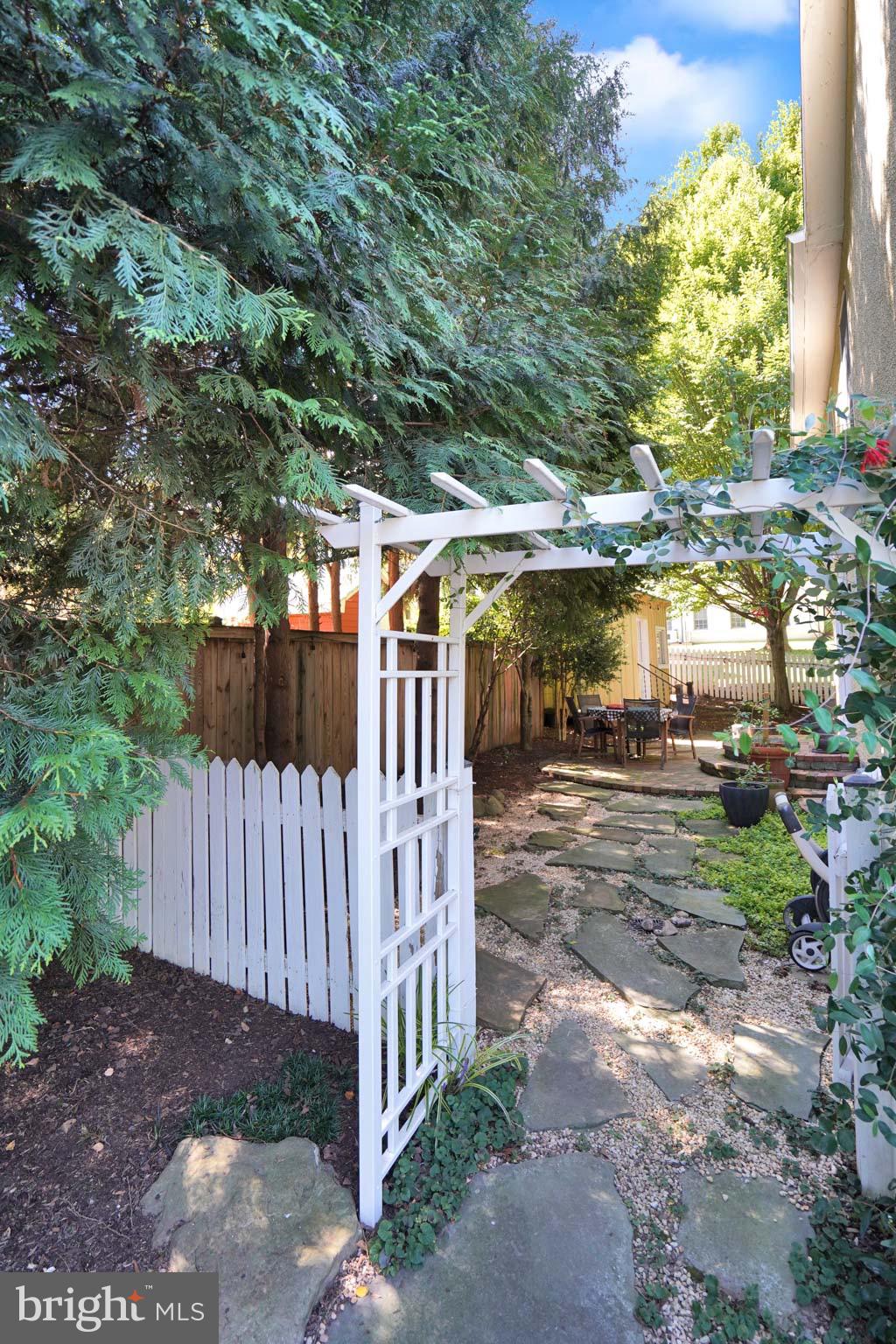 100 GARDEN COTTAGE LANE