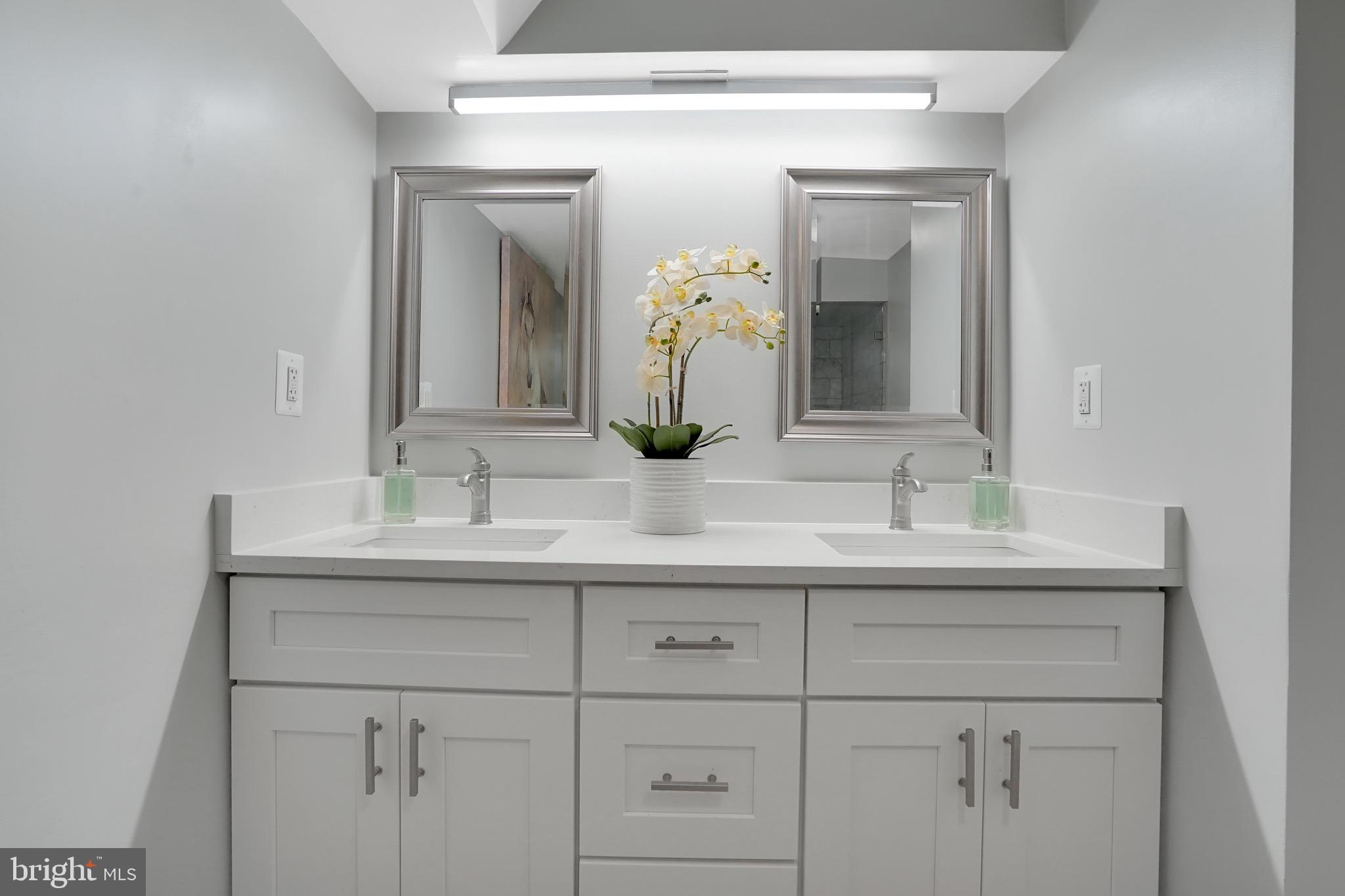 100 GARDEN COTTAGE LANE