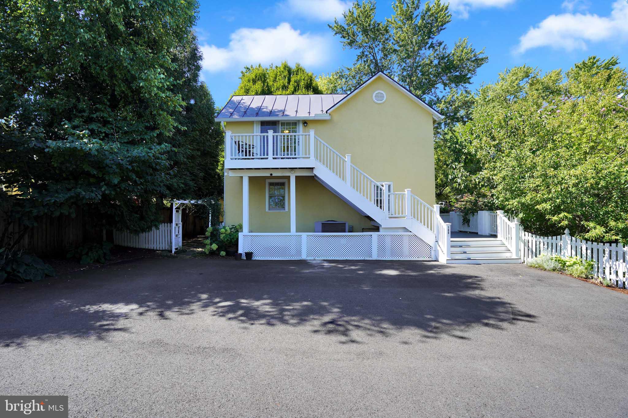 100 GARDEN COTTAGE LANE