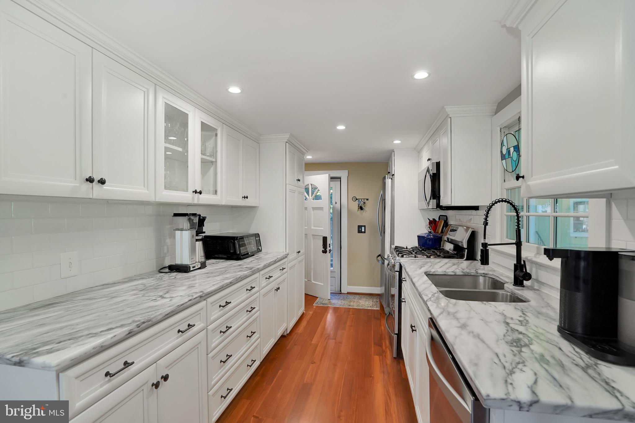 100 GARDEN COTTAGE LANE