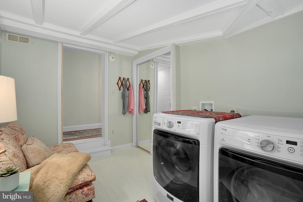 100 GARDEN COTTAGE LANE