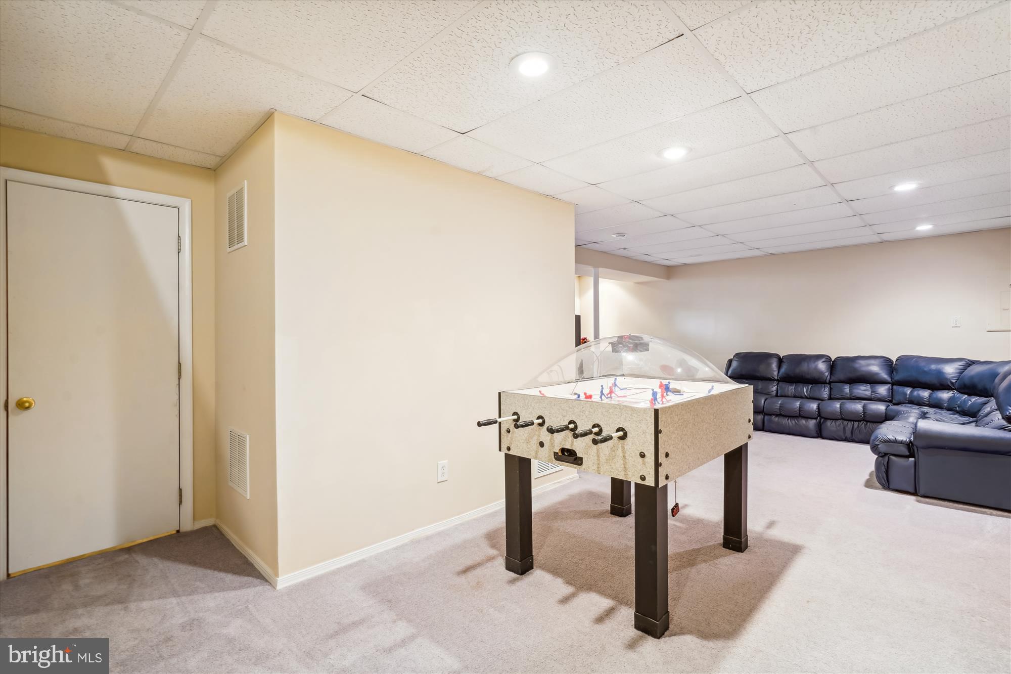 2 BARNSWALLOW COURT