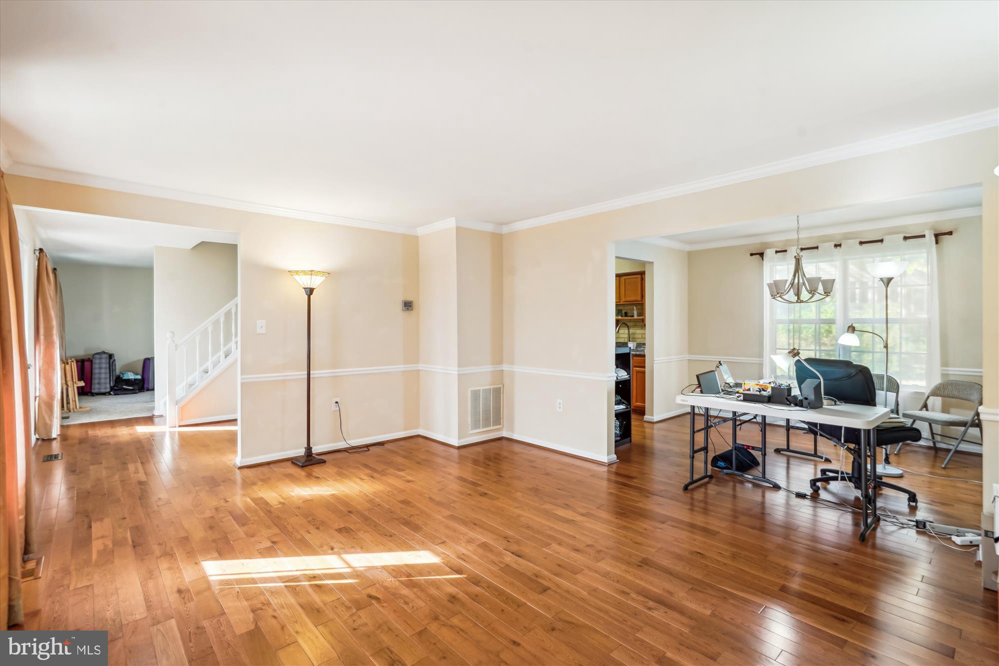 2 BARNSWALLOW COURT