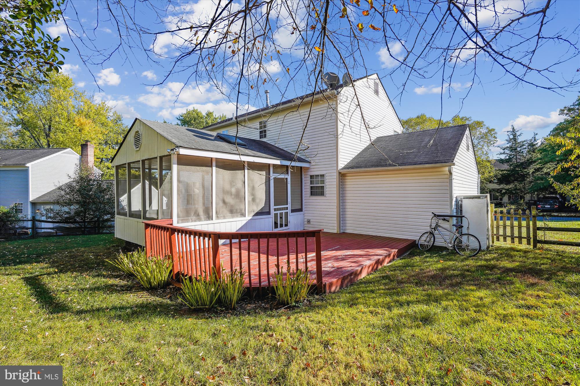 2 BARNSWALLOW COURT