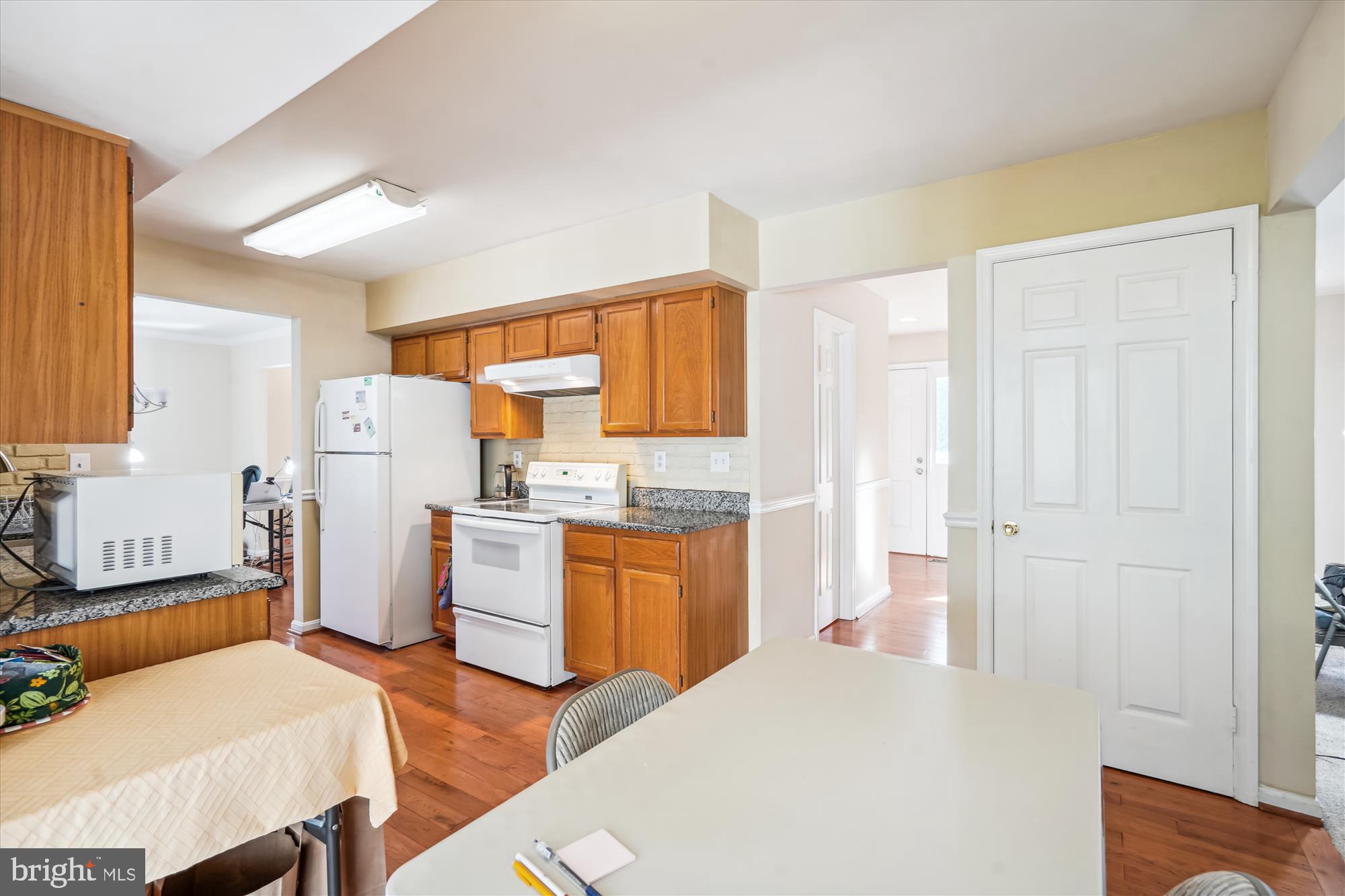 2 BARNSWALLOW COURT