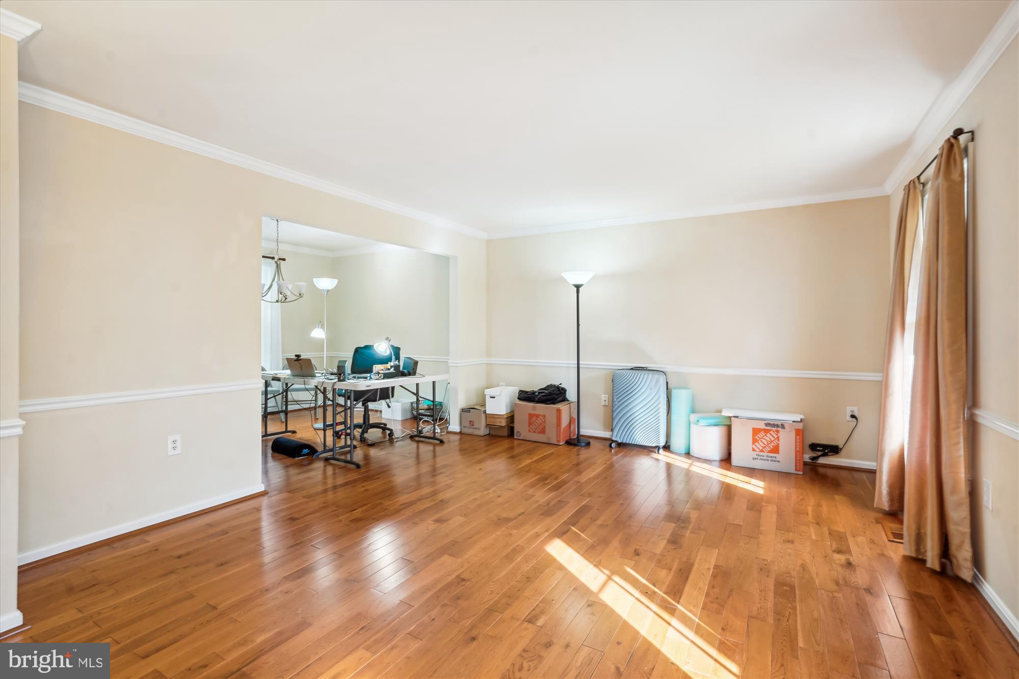 2 BARNSWALLOW COURT