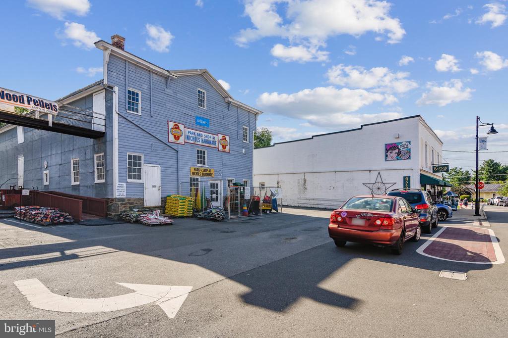 200 S MAPLE AVENUE