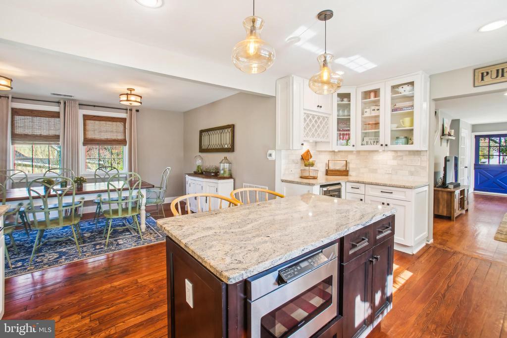 200 S MAPLE AVENUE