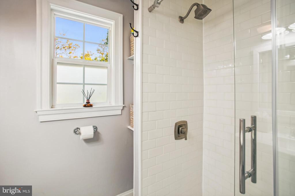 200 S MAPLE AVENUE