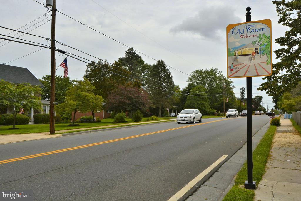 200 S MAPLE AVENUE