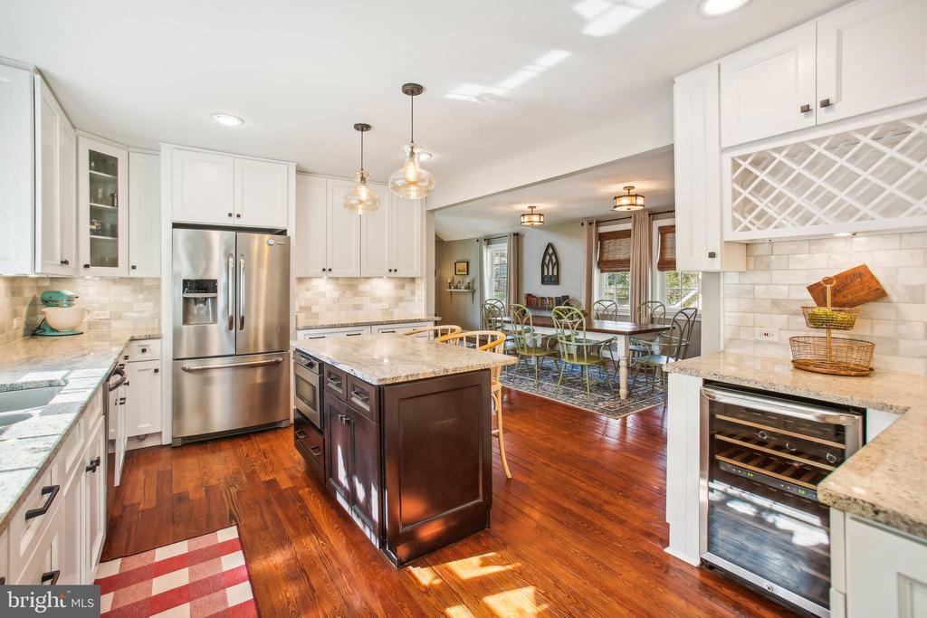 200 S MAPLE AVENUE