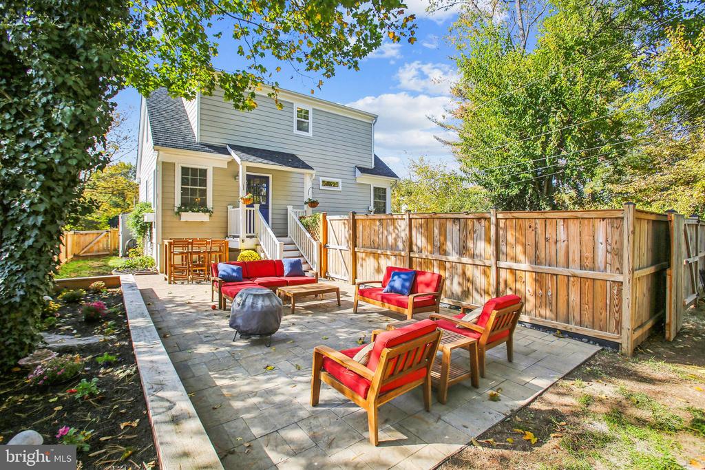 200 S MAPLE AVENUE
