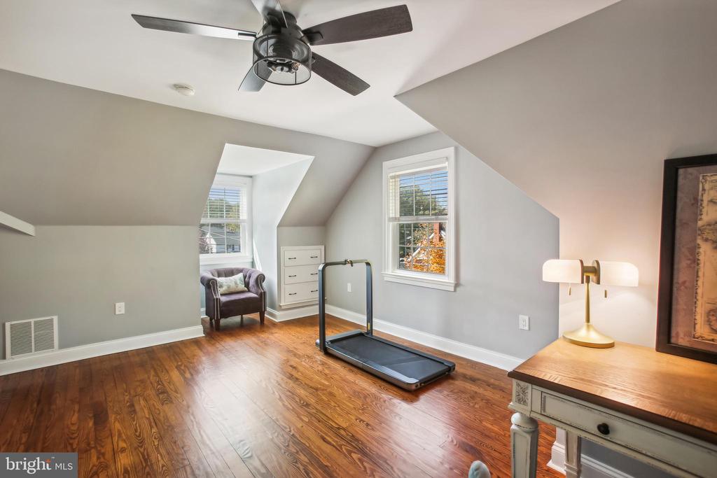 200 S MAPLE AVENUE