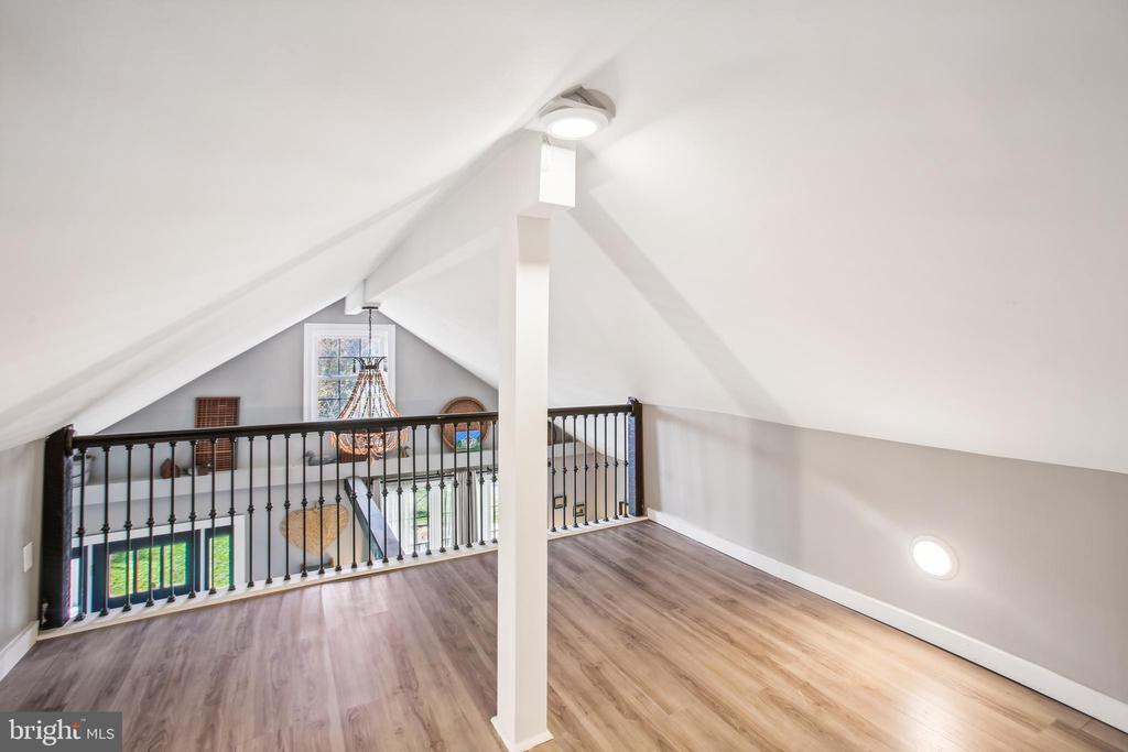 200 S MAPLE AVENUE