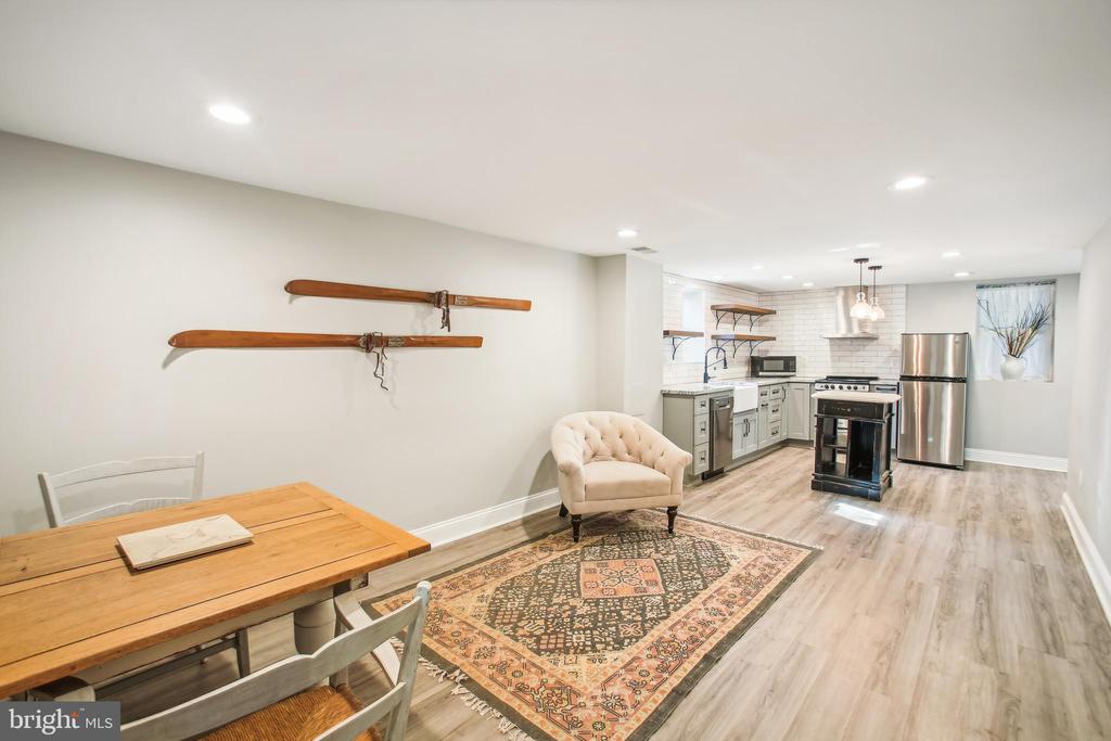 200 S MAPLE AVENUE