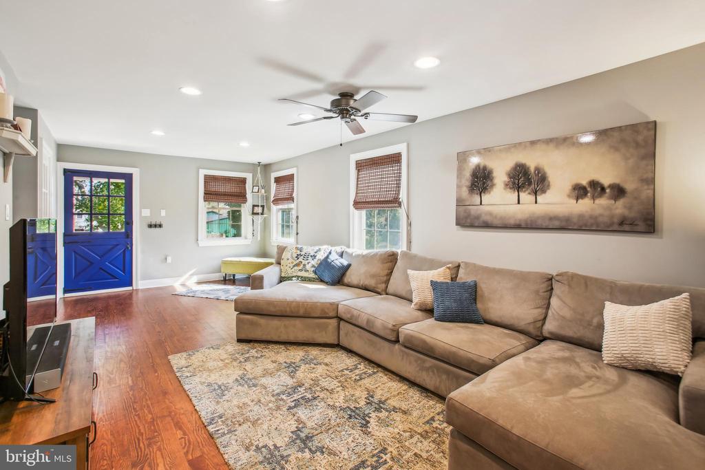200 S MAPLE AVENUE