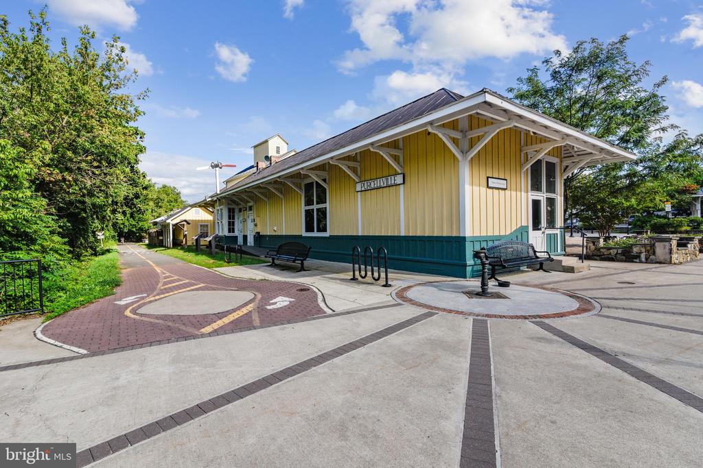 200 S MAPLE AVENUE