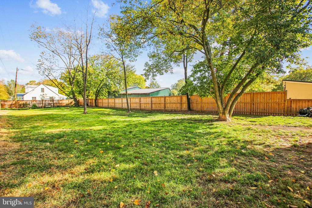 200 S MAPLE AVENUE