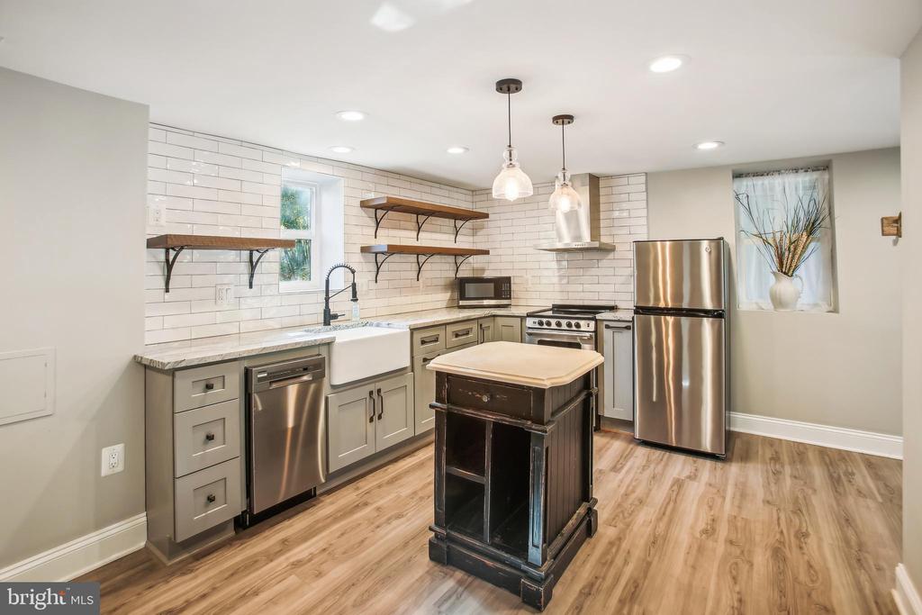 200 S MAPLE AVENUE