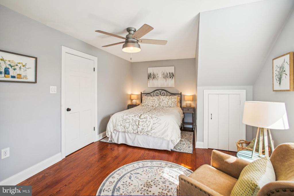 200 S MAPLE AVENUE