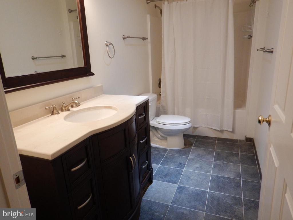 13884 BERLIN TURNPIKE B