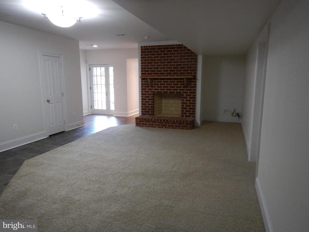 13884 BERLIN TURNPIKE B