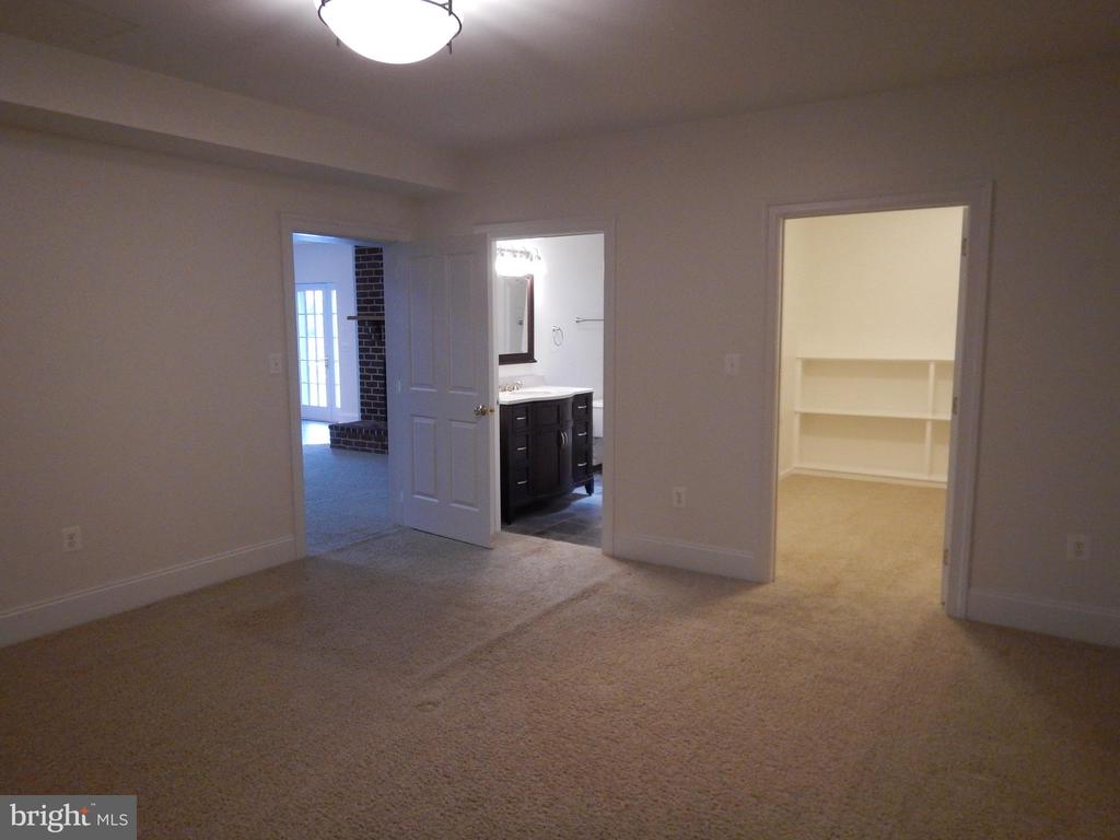13884 BERLIN TURNPIKE B