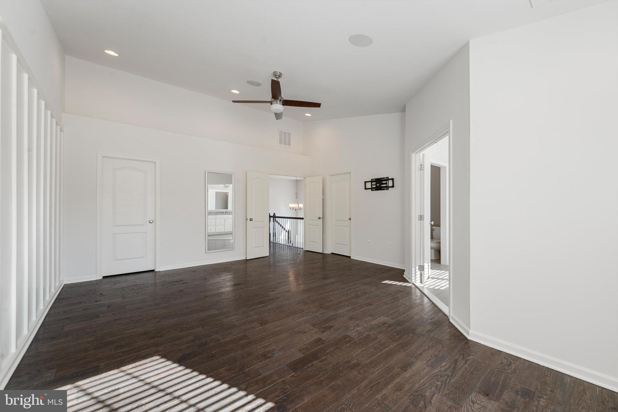 301 DUBLIN SQ