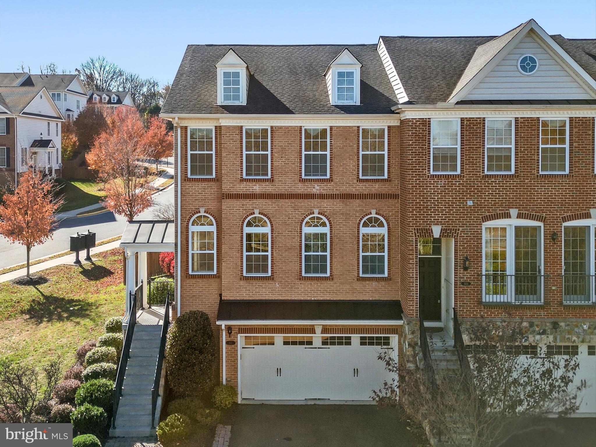 301 DUBLIN SQ