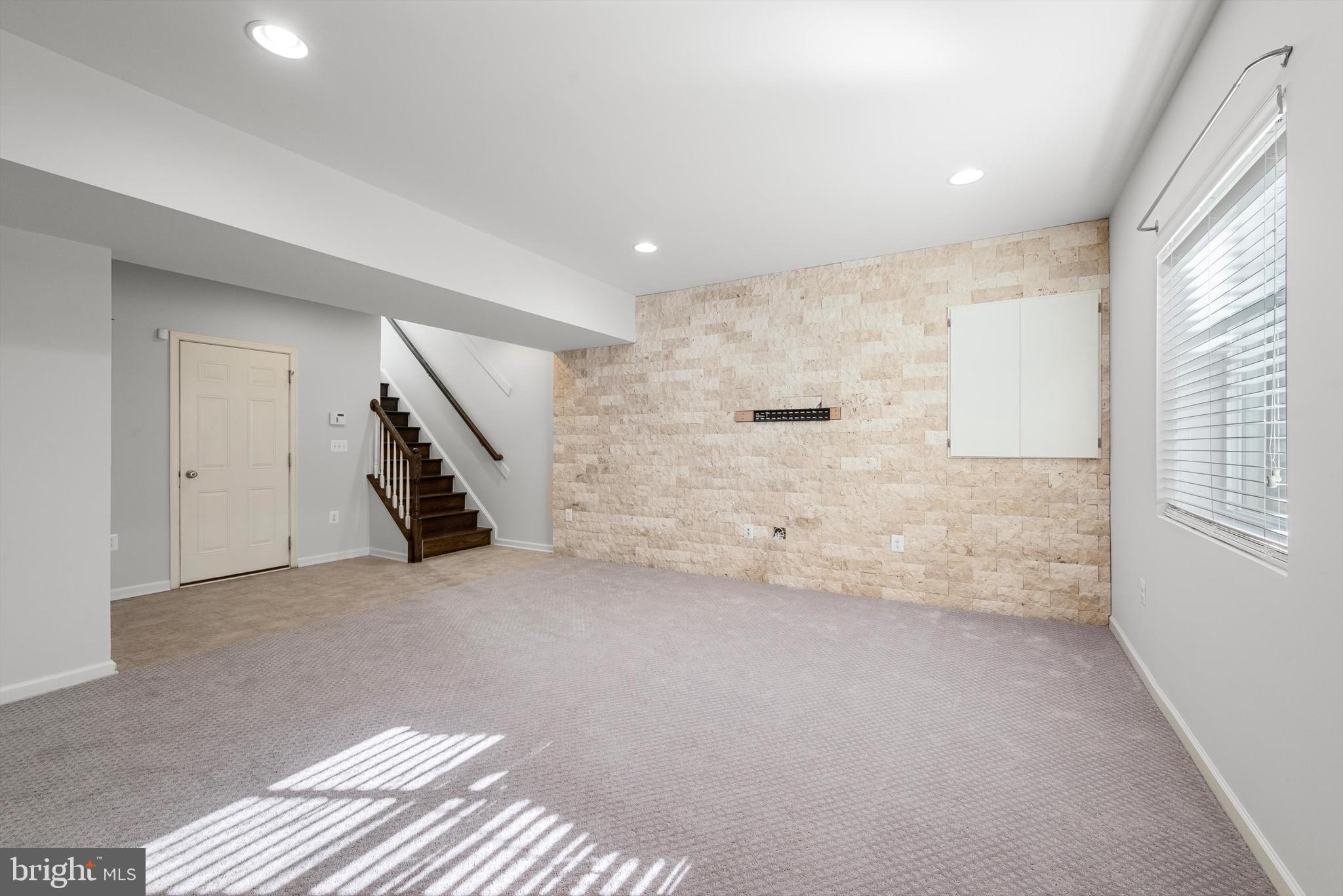 301 DUBLIN SQ