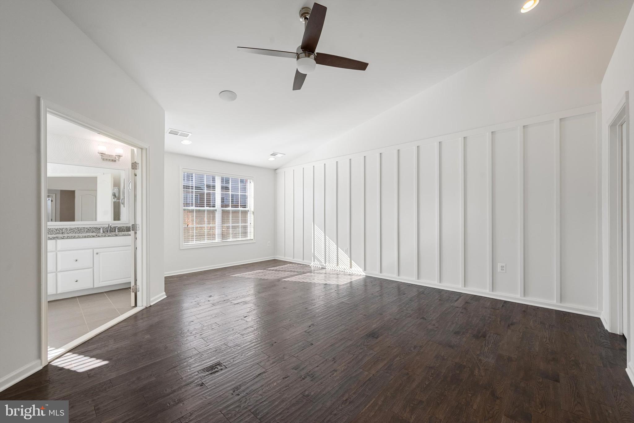 301 DUBLIN SQ
