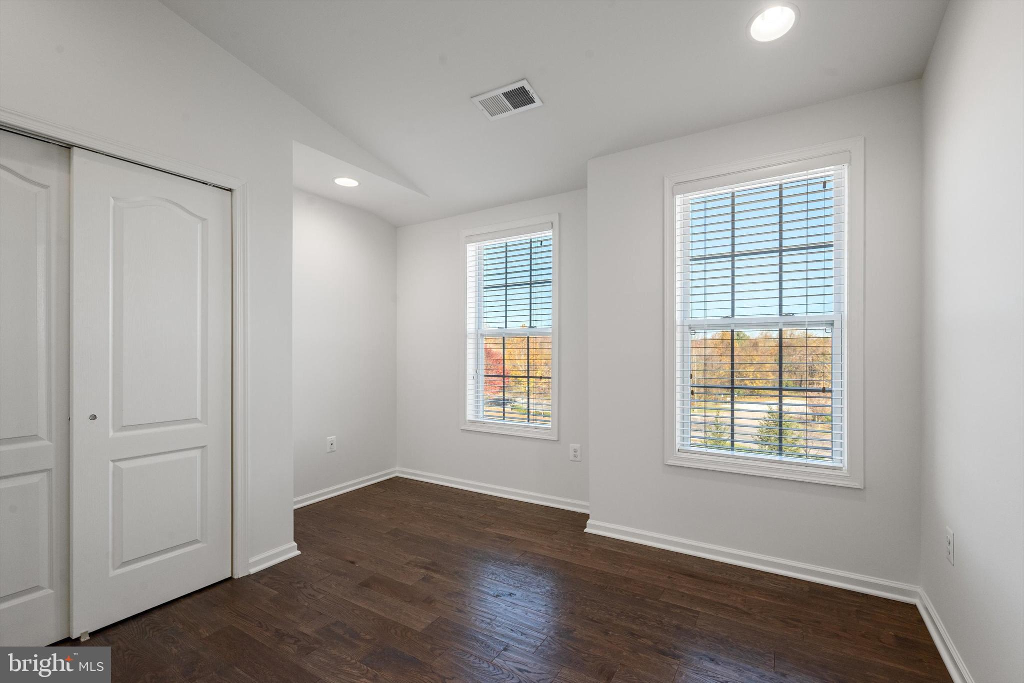 301 DUBLIN SQ