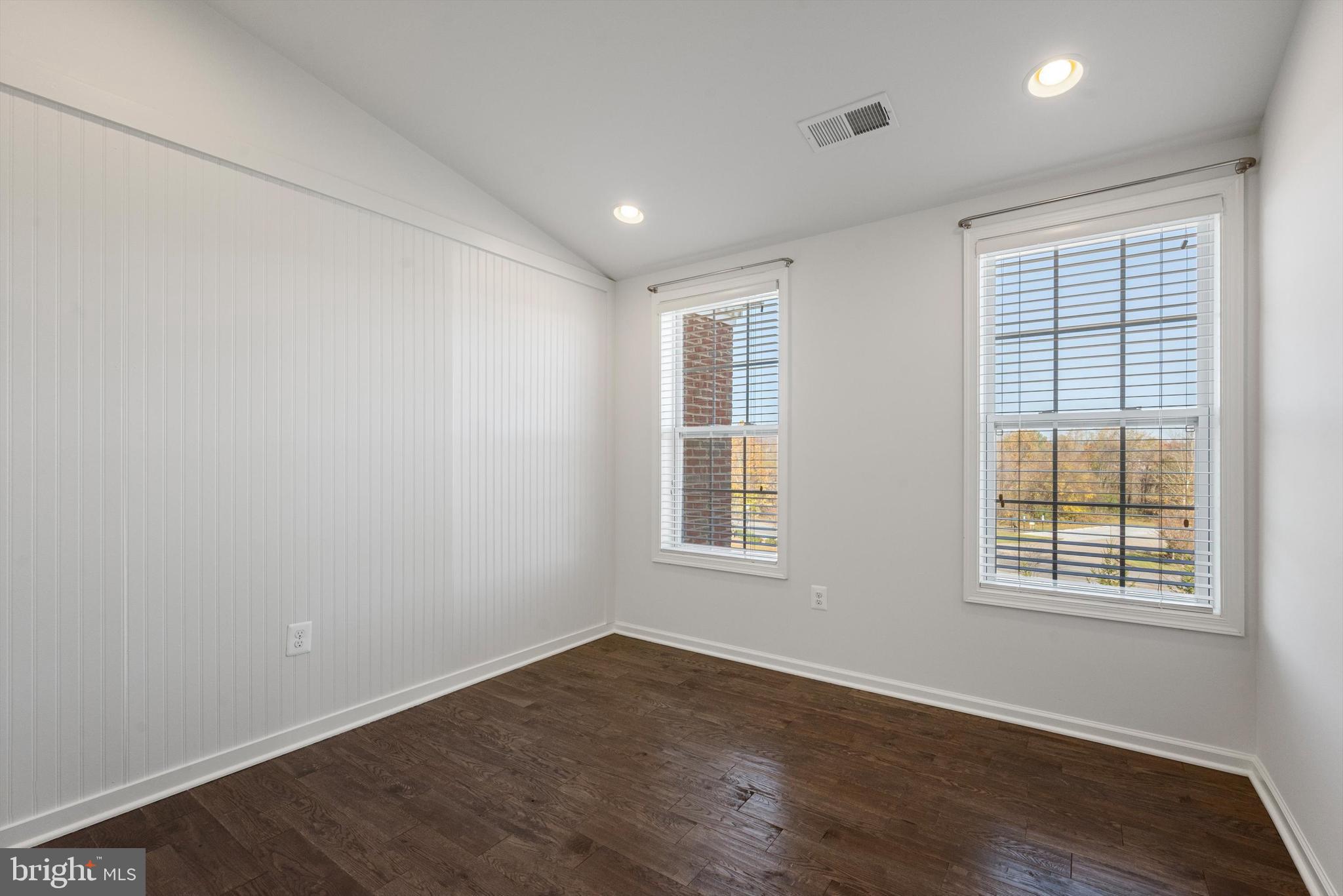 301 DUBLIN SQ