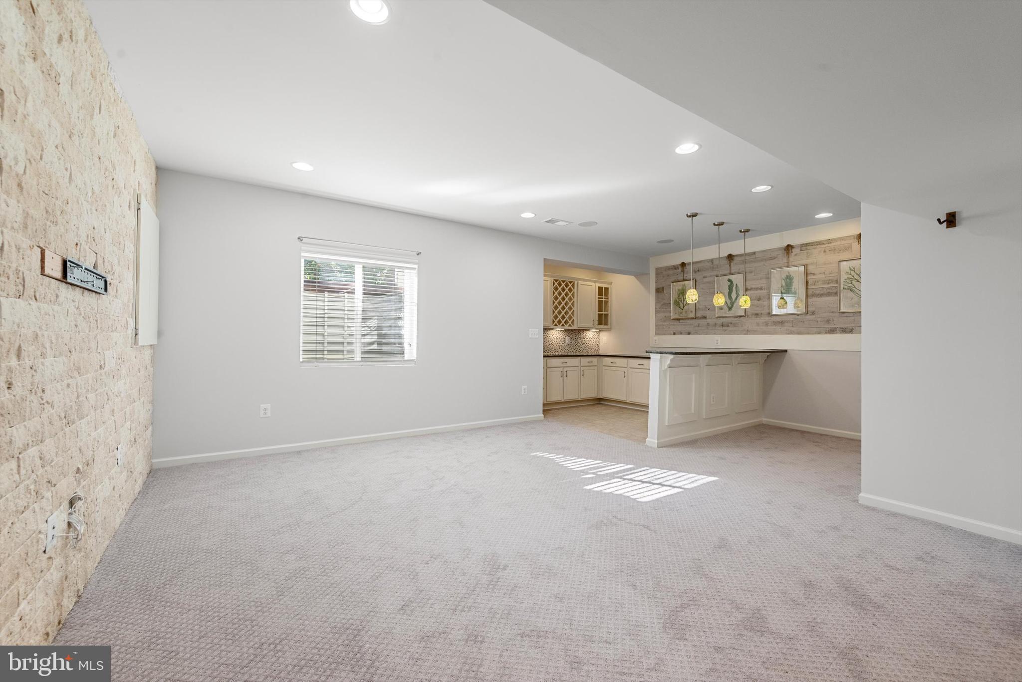 301 DUBLIN SQ