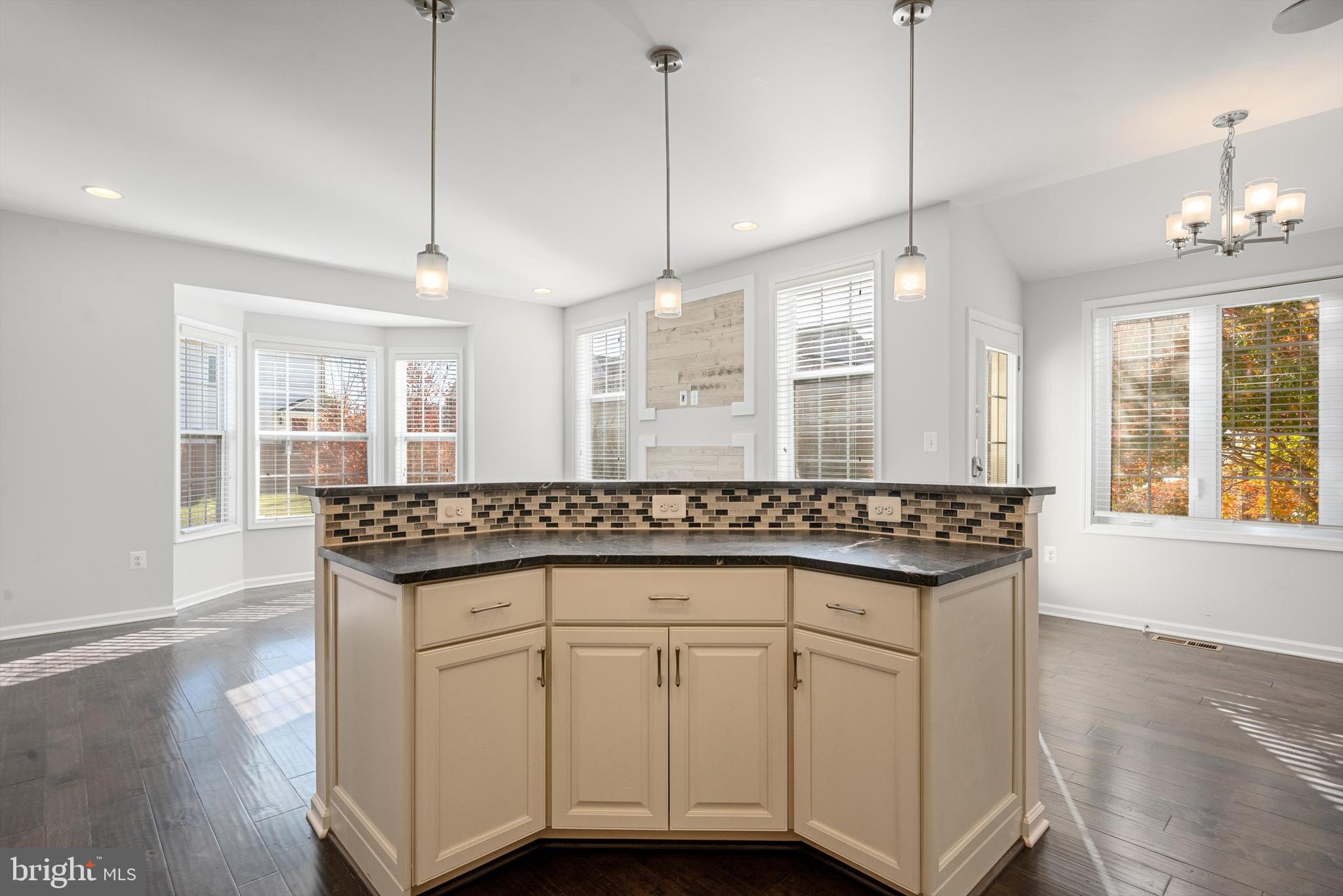 301 DUBLIN SQ