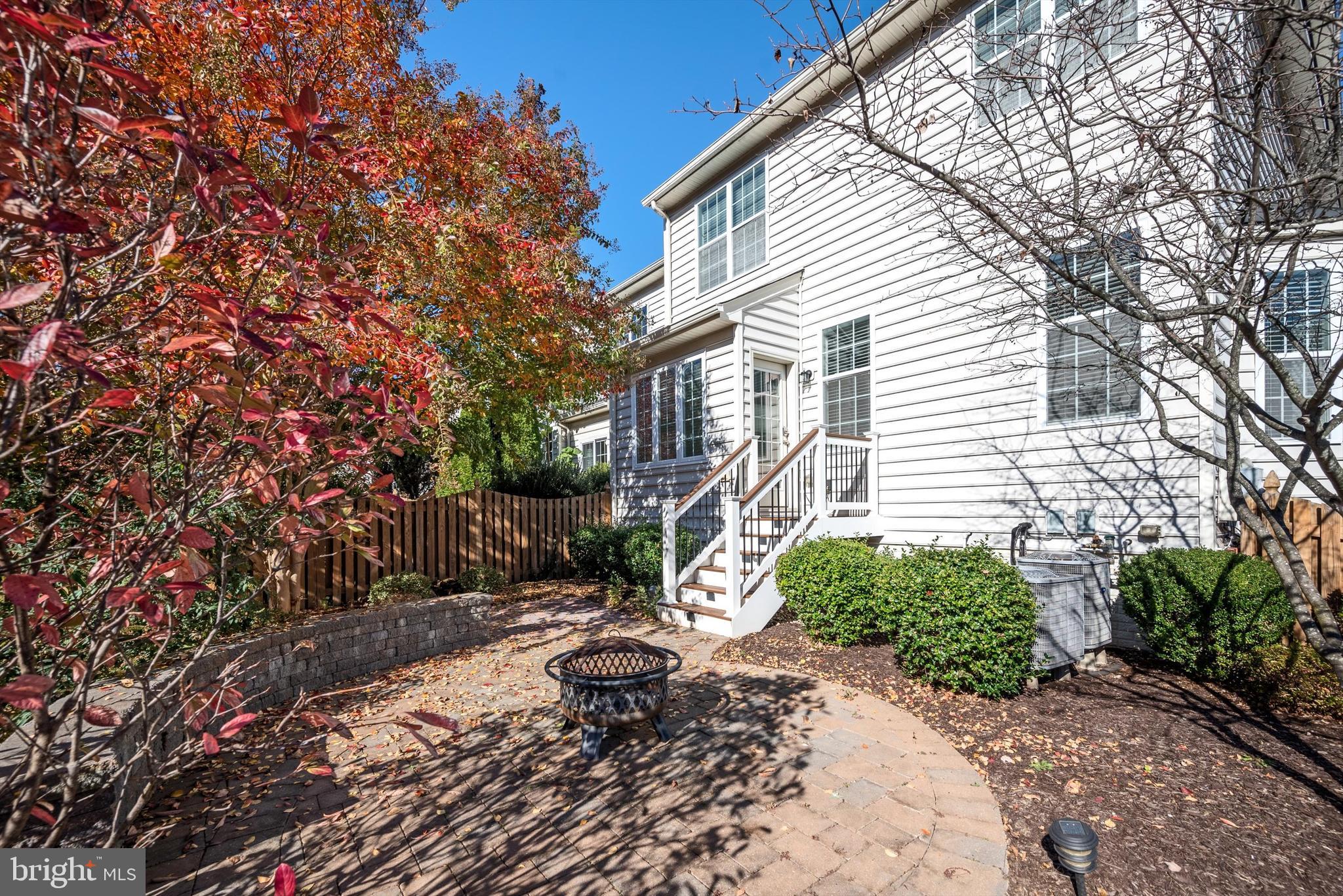 301 DUBLIN SQ