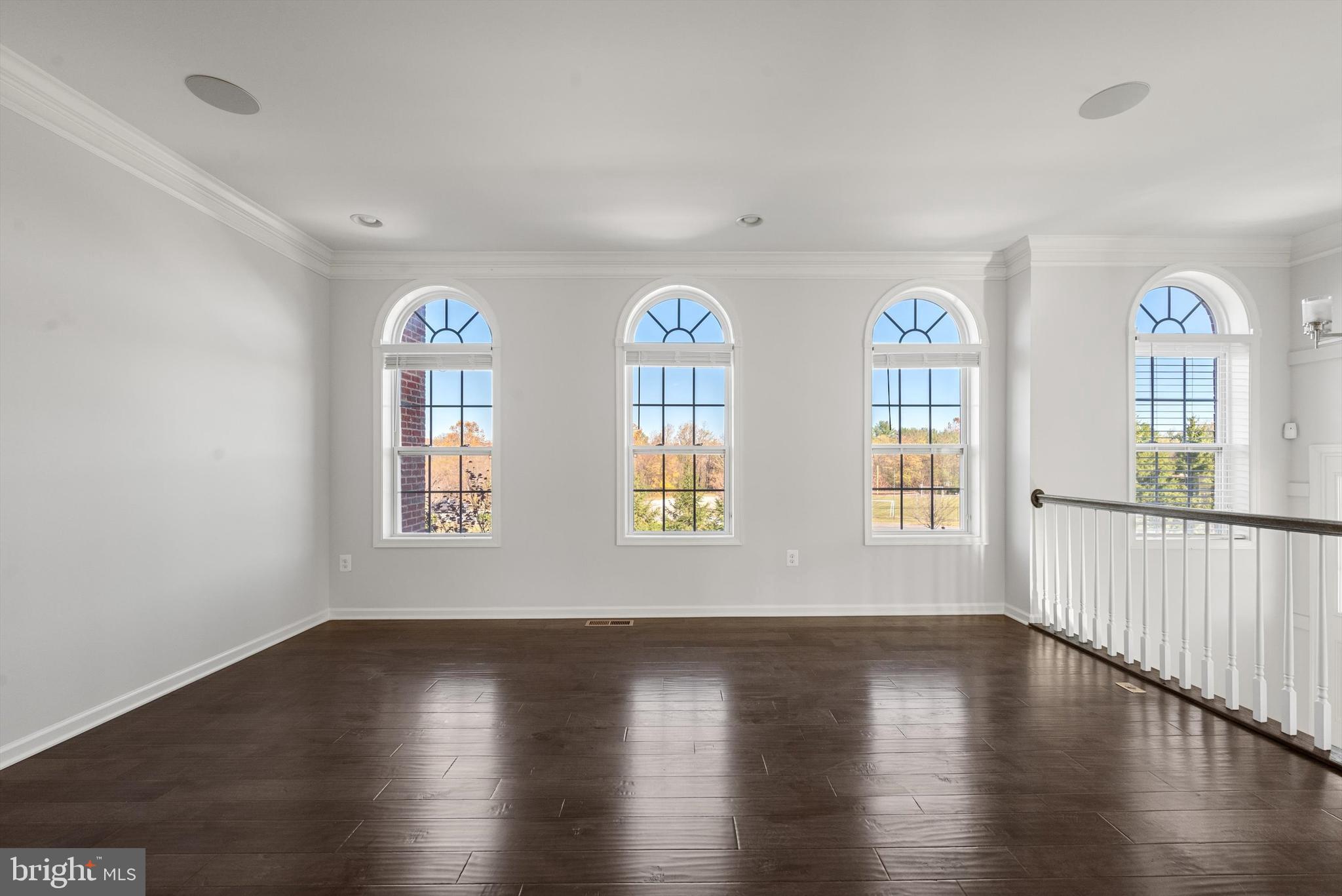 301 DUBLIN SQ