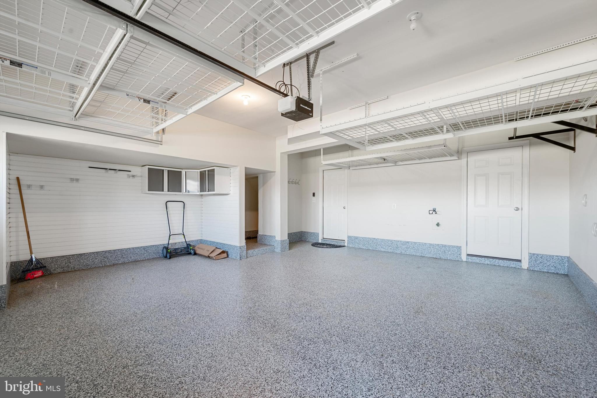 301 DUBLIN SQ