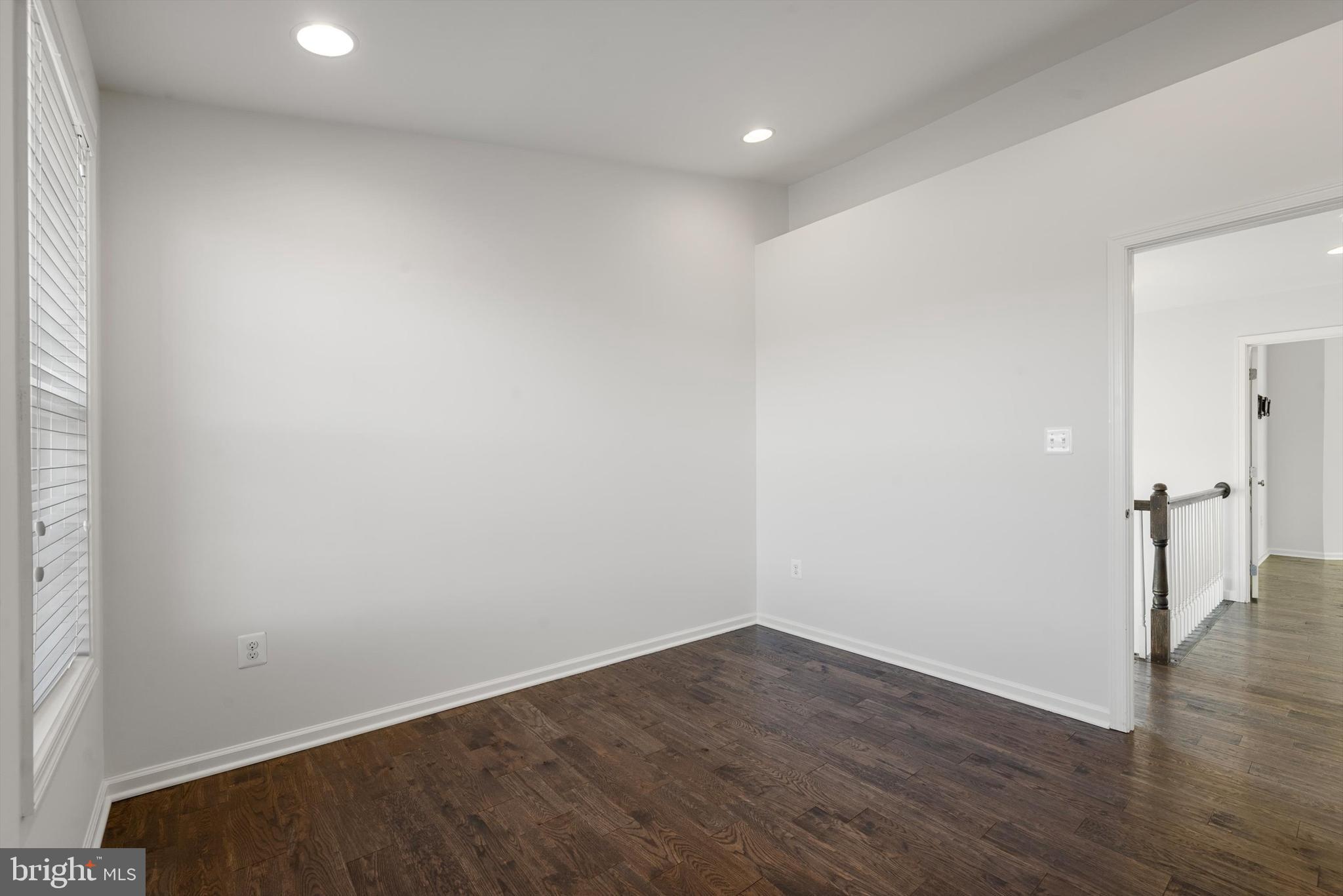 301 DUBLIN SQ