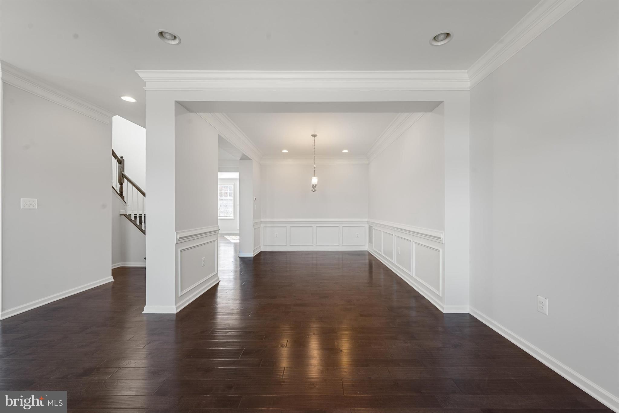 301 DUBLIN SQ
