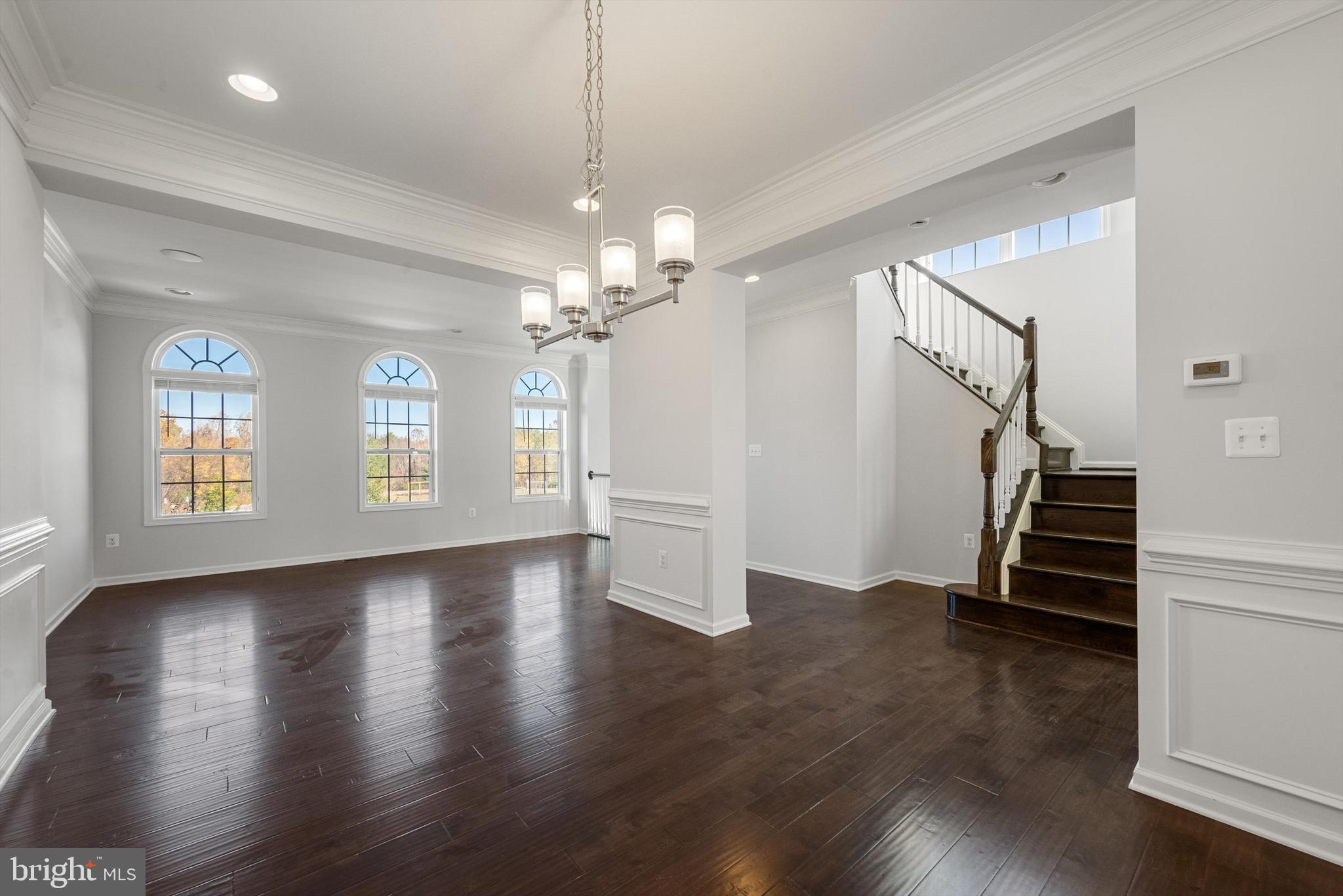 301 DUBLIN SQ